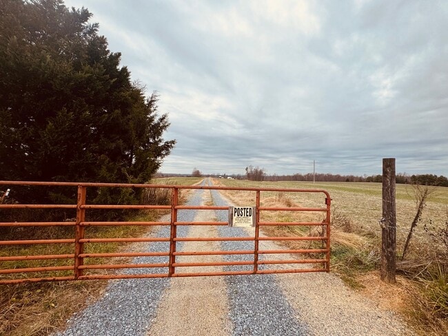 120 Honeysuckle Ln in Brookneal, VA - Building Photo - Building Photo