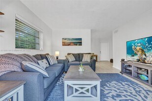 1129 Pebble Beach Ln in Duck Key, FL - Building Photo