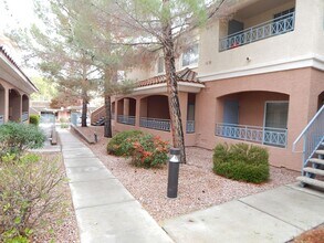 353 Amber Pine St in Las Vegas, NV - Building Photo - Building Photo