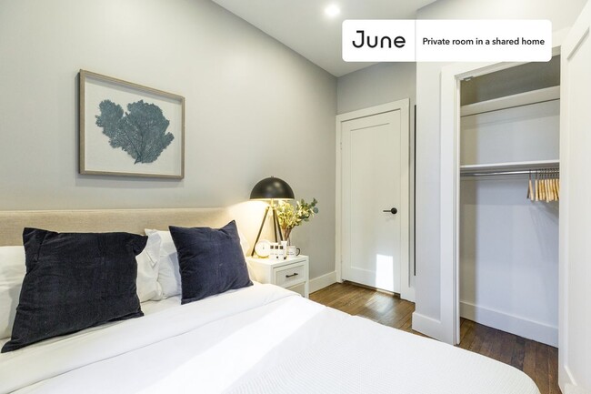 Private bedroom in 4 bed/2 bath Home in New York, NY - Building Photo - Building Photo