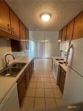 513 Camelot Dr in Victoria, TX - Building Photo - Building Photo