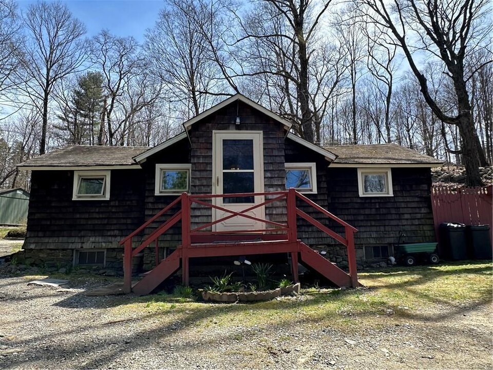 183 Quaker Hill Rd in Monroe, NY - Building Photo