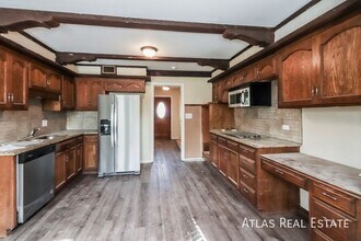 9011 W 105th St in Overland Park, KS - Building Photo - Building Photo