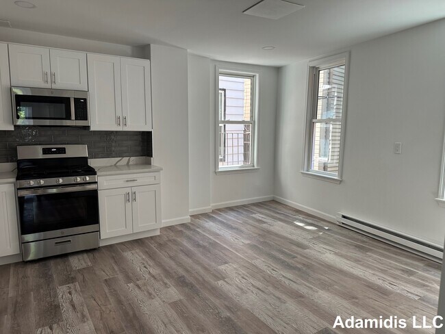 10 Boston St, Unit 2 in Boston, MA - Foto de edificio - Building Photo