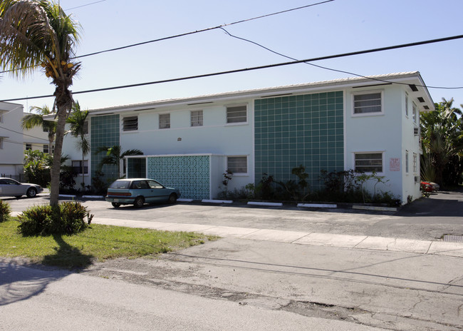 1322 NE 105th St in Miami Shores, FL - Building Photo - Building Photo