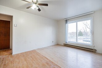 72 Rue de la Visitation in St-Charles-Borromée, QC - Building Photo - Building Photo