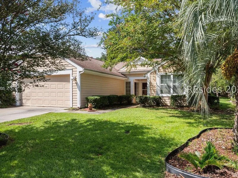 23 Devant Dr E in Bluffton, SC - Building Photo