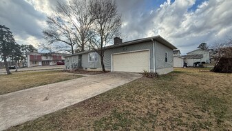 1601 N Oak St in Rolla, MO - Building Photo