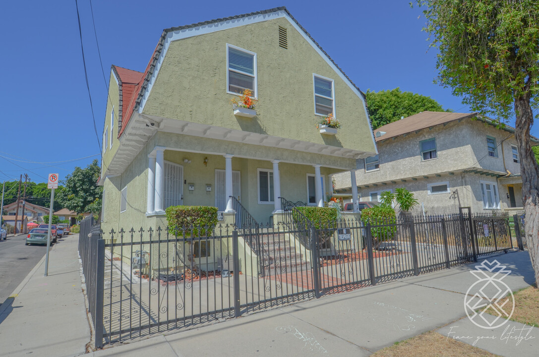 2125 Mozart St in Los Angeles, CA - Building Photo