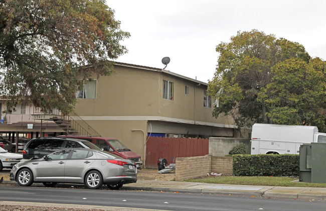 37075 Cherry St in Newark, CA - Foto de edificio - Building Photo