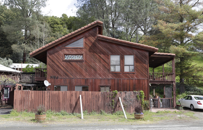 2080 Lake County Hwy in Calistoga, CA - Foto de edificio - Building Photo