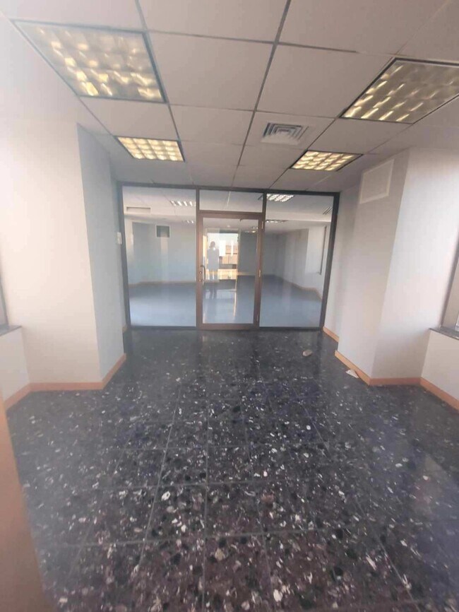 2 N Vine St, Unit 4th Floor in Harrisburg, IL - Building Photo - Building Photo