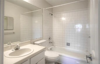 10150 E Virginia Ave, Unit 1-205 in Denver, CO - Building Photo - Building Photo