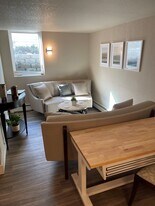 134 W 11th Ave, Unit #B in Anchorage, AK - Building Photo