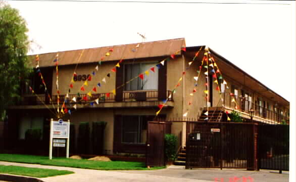 8936 Cedros Ave in Van Nuys, CA - Building Photo - Building Photo