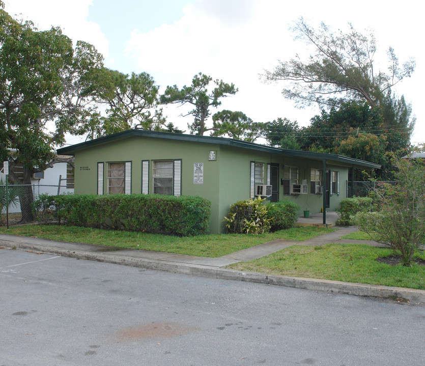 836 NW 13th Ter in Fort Lauderdale, FL - Building Photo