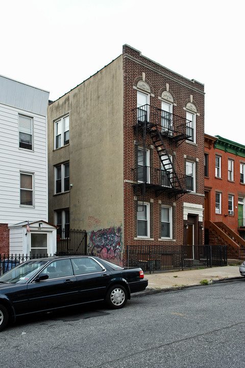 223 18th St in Brooklyn, NY - Building Photo