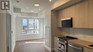 3250 Carding Mill Trail in Oakville, ON - Building Photo - Building Photo