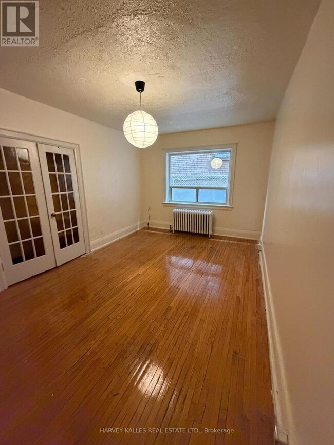 105 Kenwood Ave in Toronto, ON - Building Photo - Building Photo