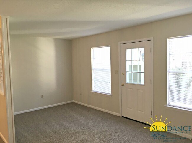 35 E 10th St in Shalimar, FL - Foto de edificio - Building Photo