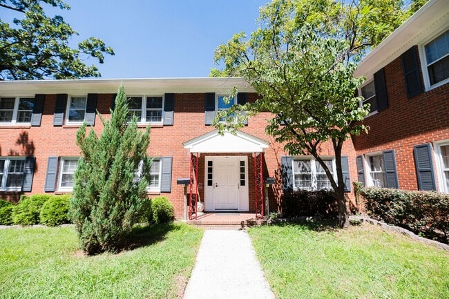 315 S Mendenhall St in Greensboro, NC - Building Photo - Building Photo