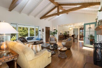 4015 Lago Dr in Santa Barbara, CA - Building Photo - Building Photo