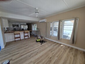 9065 48th Ave N in St. Petersburg, FL - Foto de edificio - Building Photo
