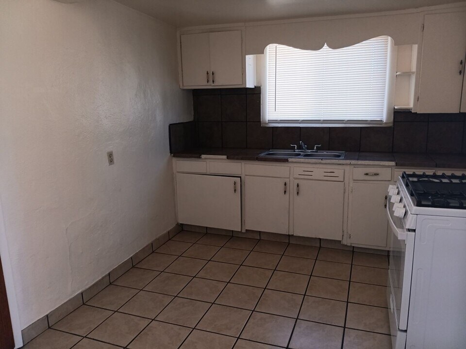 2129 Coal Ave SE in Albuquerque, NM - Foto de edificio