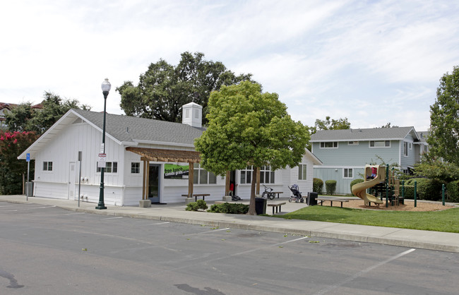 Winter Creek Village in Windsor, CA - Foto de edificio - Building Photo