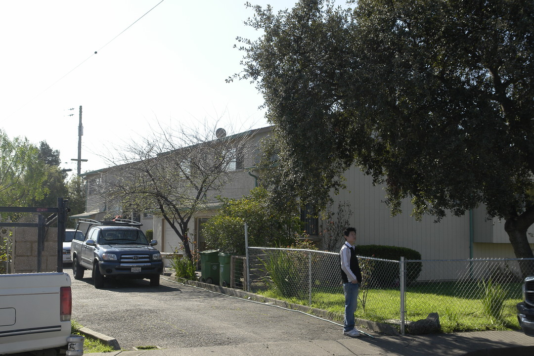 486-490 Shepherd Ave in Hayward, CA - Building Photo