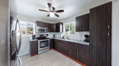 7020 Avrum Dr in Denver, CO - Foto de edificio - Building Photo