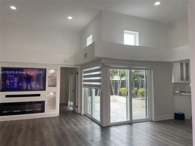 660 NW 123rd Ave in Miami, FL - Building Photo - Building Photo