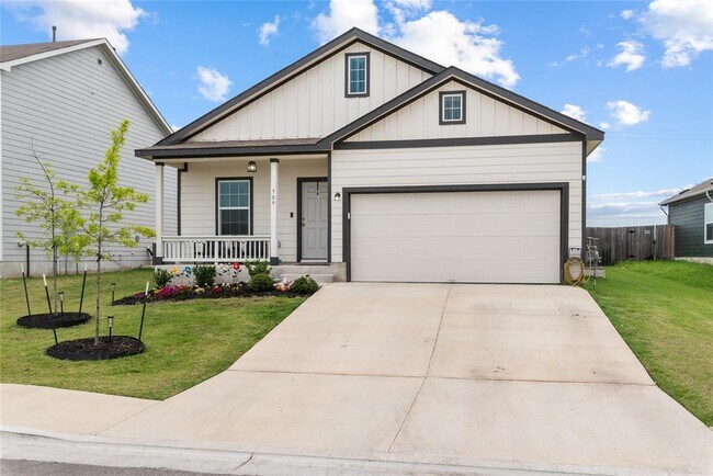 509 Halfmoon Dr in Lockhart, TX - Building Photo - Building Photo