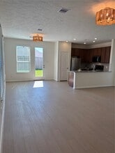 817 Imperial Lp in Alvin, TX - Building Photo - Building Photo