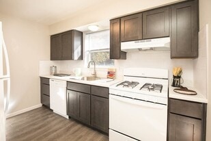 Lakeview Gardens in Parsippany, NJ - Building Photo