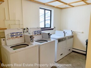 2104 Roosevelt Dr in Anchorage, AK - Building Photo - Building Photo