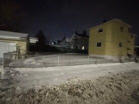 13708 Melzer Ave in Cleveland, OH - Building Photo