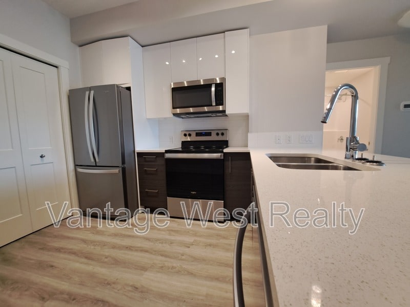 191 Hollywood Rd S in Kelowna, BC - Building Photo