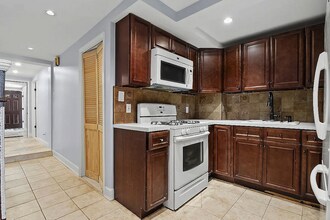 1761 E 16th St, Unit 1 in Brooklyn, NY - Foto de edificio - Building Photo