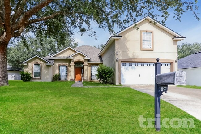 13997 Red Rock Lake Dr