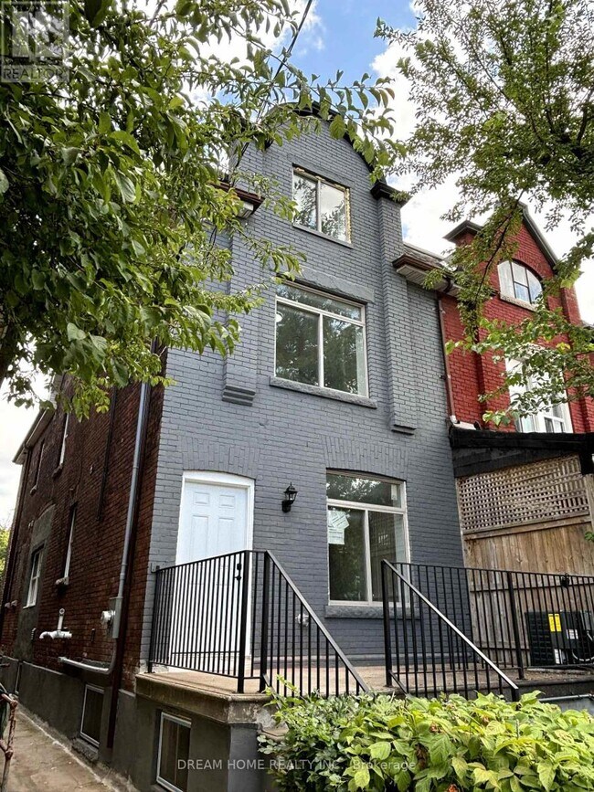 property at 643-643 Bathurst St