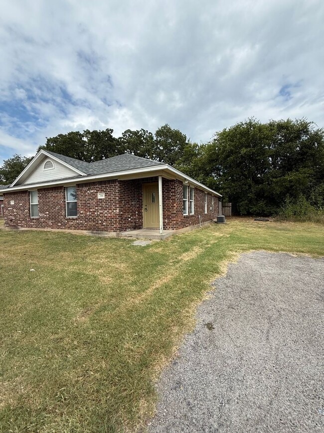 property at 1563 Greenwood Rd
