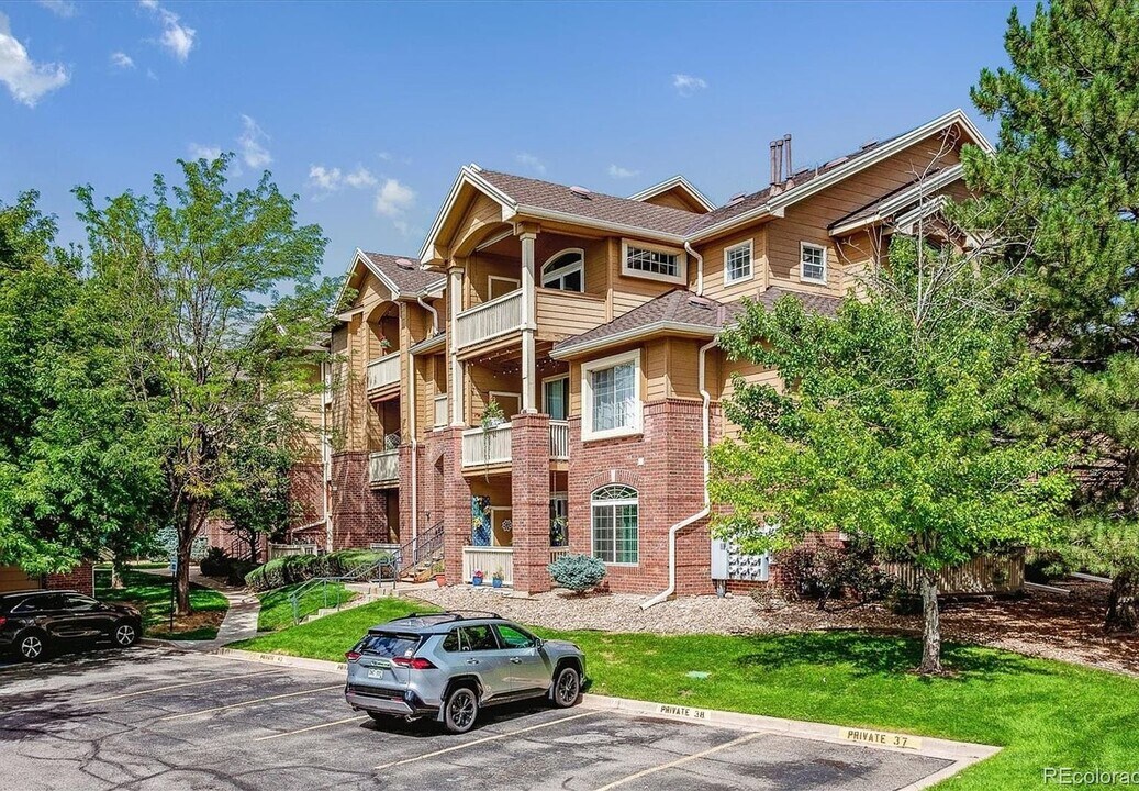 1672 W Canal Cir in Littleton, CO - Building Photo