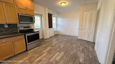 834 Warren St in Hudson, NY - Building Photo - Building Photo
