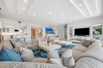 2100 S Ocean Blvd in Palm Beach, FL - Building Photo - Building Photo