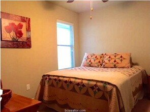 2810 Silver Oak Dr in College Station, TX - Foto de edificio - Building Photo