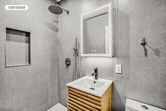 315 E 95th St in New York, NY - Building Photo - Building Photo