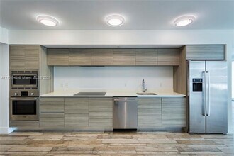 6620 Indian Creek Dr, Unit 313 in Miami Beach, FL - Foto de edificio - Building Photo