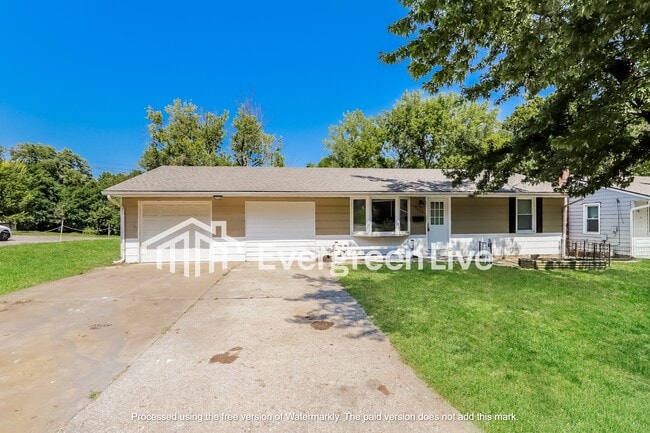 property at 2920 Longwood Ave