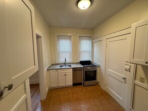 1731 Commonwealth Ave, Unit 5 in Boston, MA - Building Photo - Building Photo